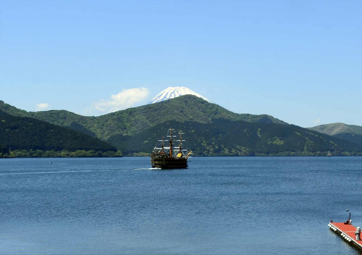 ガーデンからの眺め　富士山と芦ノ湖